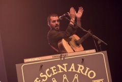 Compania de teatro infantil en un concierto