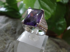 -precioso anillo de plata de ley rodiado con 40 pequenas circonitas laterales y cristal talla radiant central color