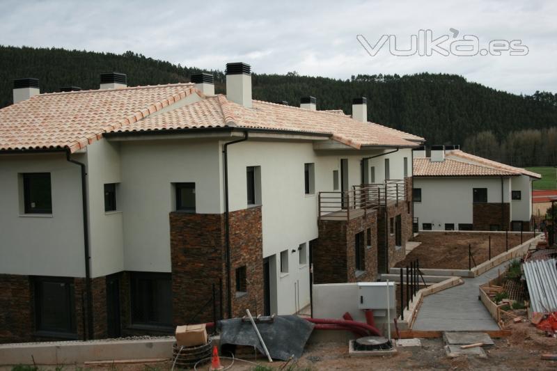 Barcenilla de Piélagos. Fachadas Este. Construction Management.2010