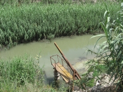 Riegos agricolas pedestal de bomba sumergible en rio