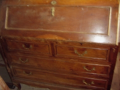Cajonera escritorio con chapa noguera y moldura superpuesta sin restaurar
