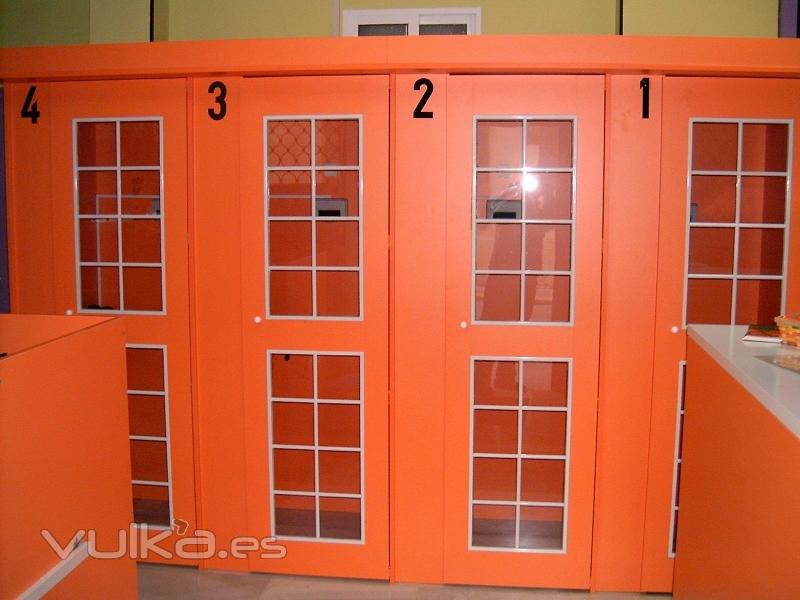 4 cabinas telefónicas