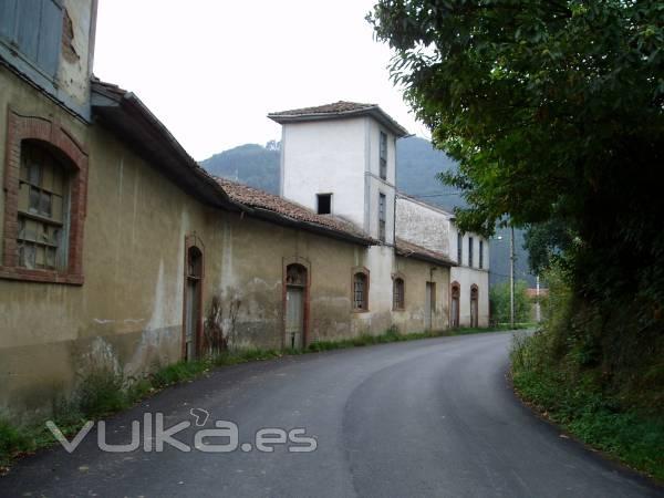 El estado en el que se encontraba el edificio industrial de la Fabrica de Sidra Arias en el Caserio de Corias ...