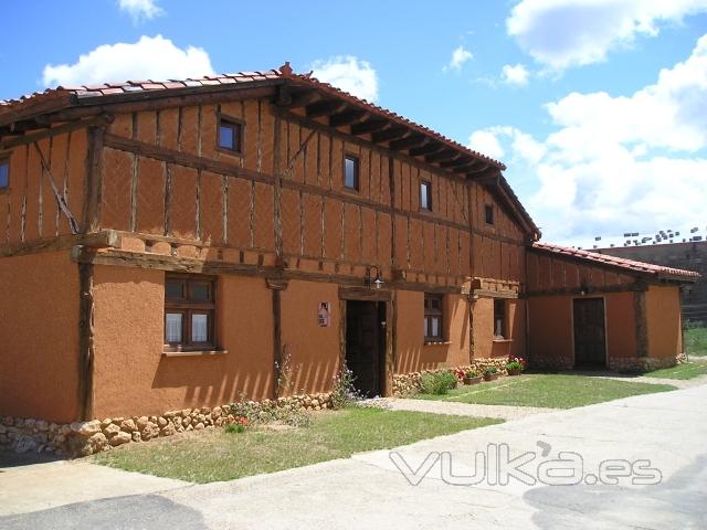 Rehabilitación artesanal de una típica casa de labradores, con mucho sabor rural