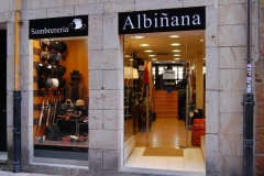 Sombrerería Albiñana en la calle Magdalena de Oviedo
