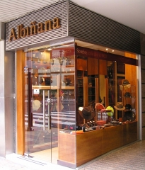 Sombrerería Albiñana en la calle Melquiades Álvarez de Oviedo
