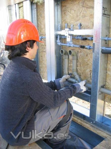 Técnicos especializados en instalaciones. Sanitaristas y lampistas