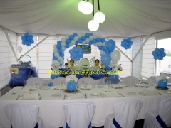 Decoracion de comunion con arco de globos