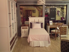 Dormitorio juveil lacado con palilleria en dos colores
