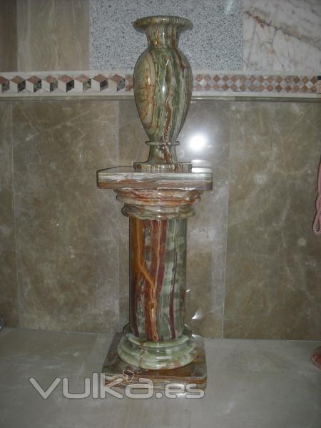 Columna y Jarrón de Onix.