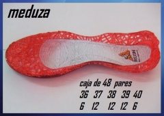 Sandalias meduza para mujer pvc, un objeto de moda