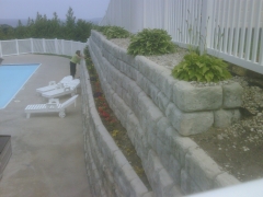 Muro de contencion por gravedad con jardinera