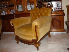 Tresillo moteado, restaurado de madera y tapiceria, forrado en terciopelo de algodon el asiento es elastico de
