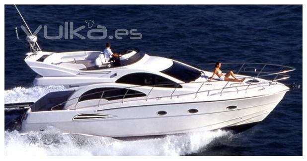 Astondoa 43 barco a motor: http://www.exclusiveboats.es/astondoa-43-fly.html