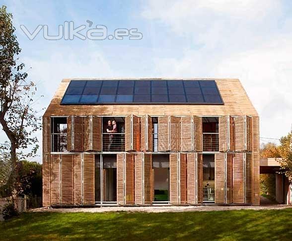 La empresa francesa Karawitz Arquitectura  ha desarrollado una casa pasiva, aprovechando la energía solar pasiva, ...