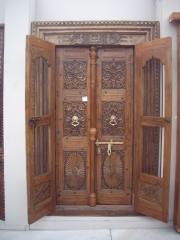 Puerta antigua mod 20010-p692 de madera de teca