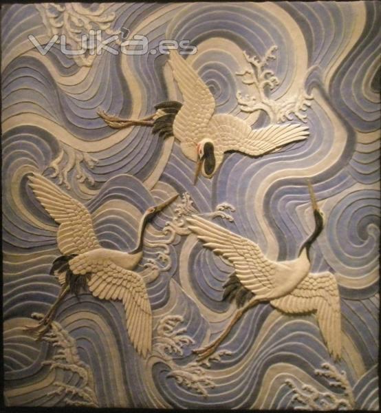 Garzas sobre el mar. relieve inspirado en un tapíz japonés del siglo XIX. 94x101x3 cm.