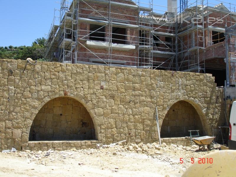 ARCOS CONSTRUIDOS EN URB. LA ZAGALETA, BENAHABIS