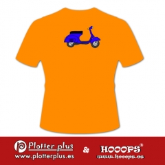Camisetas hooops de vespa en plotterplus, una mezcla de objetos cotidianos y colores intensos en la coctelera, un