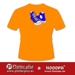 Camisetas hooops zapatillas en plotterplus, una mezcla de objetos cotidianos y colores intensos en la coctelera, un