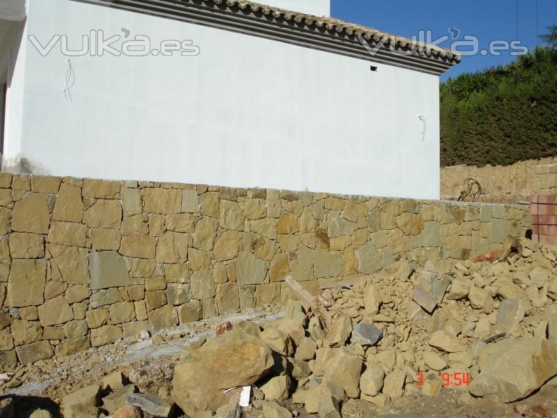 MURO DE CERRAMIENTOS, EN URB. SIERRA BLANCA, MARBELLA