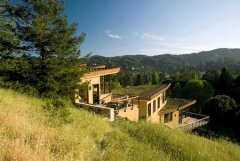La casa de mill valley / mcglashan arquitectura  por nico saieh el proyecto de la ladera de mill valley es una