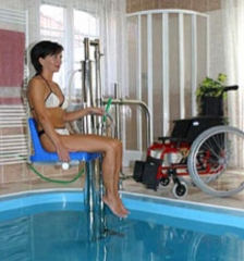 Silla elevadora de piscina, una forma sencilla de entrar y salir de la piscina para aquellas personas con