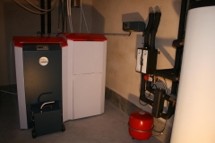 Instalacion en vivienda de 250mts de caldera de biomasa solvis lino 30kw con acumulador de 300lts solvis therm en