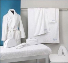 Toallas blancas creart osona toallas blancas y zapatillas para hotel la especializacion de creart osona en varias