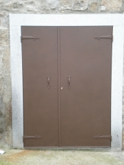 Modelo propio de estilo :puertas antiguas de forja , puertas rusticas , puertas senoriales de forja