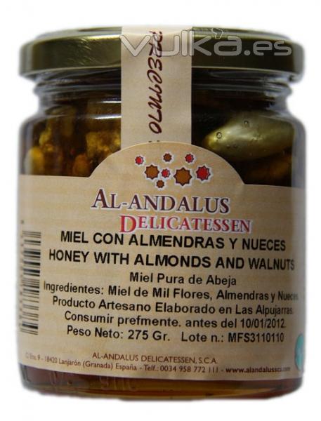 Miel con Almendras y Nueces, 275 grs.Se utilizan almendras enteras y mitades de nueces. La miel con Almendras y ...