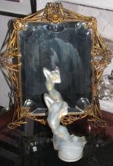 Cristal del lalique anos 20 frente a espejo modernista