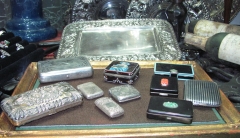 Seleccion de cajas vanity, cerilleros, purera y cigarrera, hechos en plata, esmaltes, nielados, etc