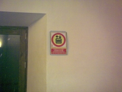 Detalle senalizacion fotoluminiscente no utilizar ascensor en caso de incendio diferentes idiomas