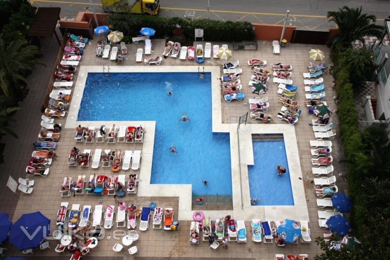 Hotel Santa Mónica piscina